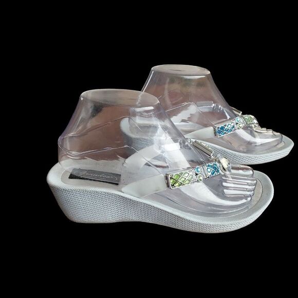 Grandco sandals EX COND   size 8   Silver and white - Picture 4 of 5